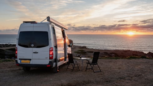 Horizon – Adventurous off-grid bus camper, fully equipped (length bed)