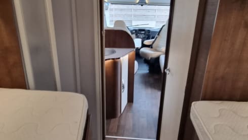 FORSTER 738 EB, 4 persons, garage and scooter included