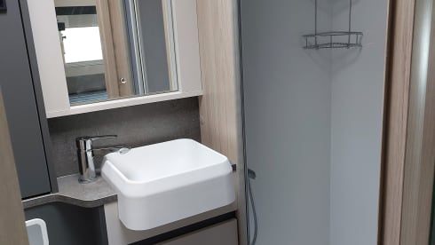 Autotrail F-74 automaat uit 2025 met 4 slaapplaatsen 