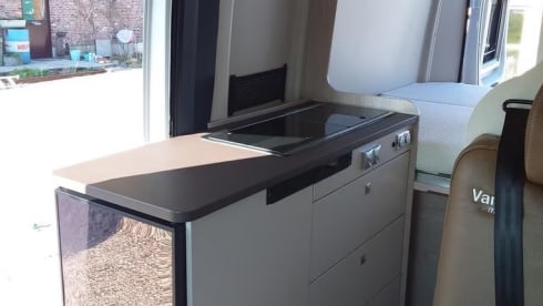 4p Bürstner bus (2023) with lifting roof