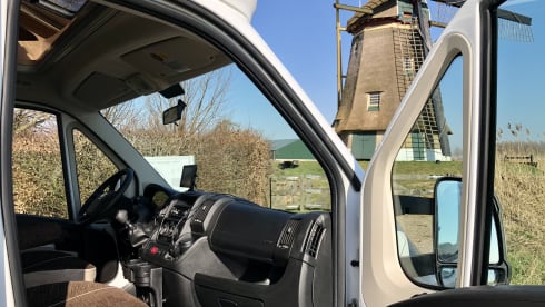 Very nice and complete spacious family camper for 2-4 persons