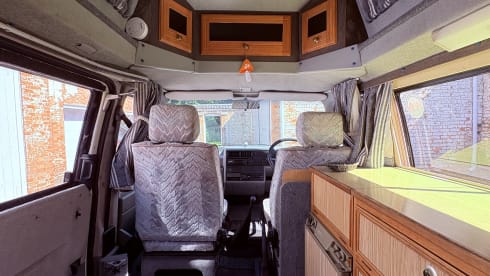Vanny – Volkswagen Trident 1994 berth Campervan  1994.          