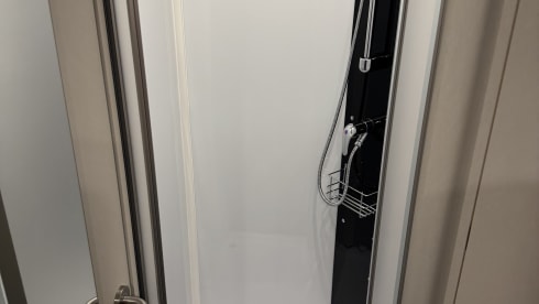 Camperverhuur Heeten – 4p Dethleffs semi-integrated uit 2024