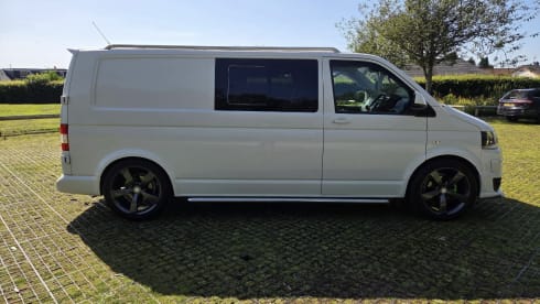 Vans & Ventures – Stunning Lancashire Based Offgrid VW Camper - Insurance Included