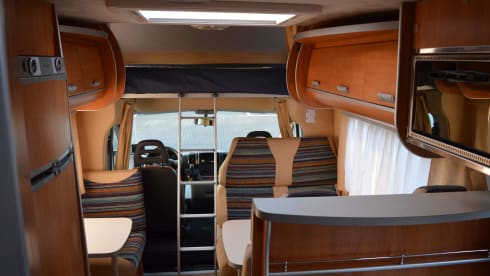 Beautiful complete and very neat 6-person camper (Fiat Ducato Joint S)