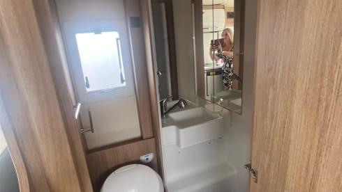 BRYONY – 6 berth Roller Team auto roller 746 