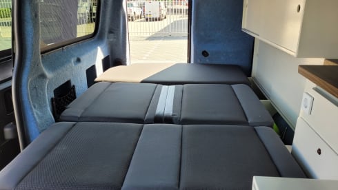 Fully electric bus camper⚡ travel sustainably through Europe
