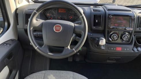 Jo'Berg – Hymer Yellowstone bus camper (with lifting roof) from 2019