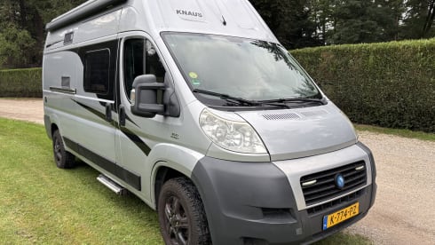Comfortabel op avontuur als gezin van 4 of met z’n tweeën – 4P bus camper Fiat Ducato - Knaus Boxstar (transverse bed 2P + lifting bed 2P)