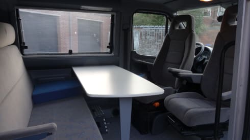James Cook – Nice 4-person camper van: Adventure with comfort