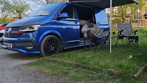 Peanut – 2 berth Volkswagen campervan from 2021