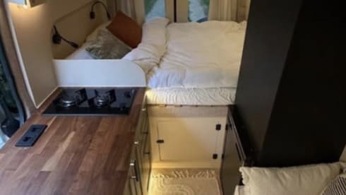 2p Volkswagen campervan uit 2013