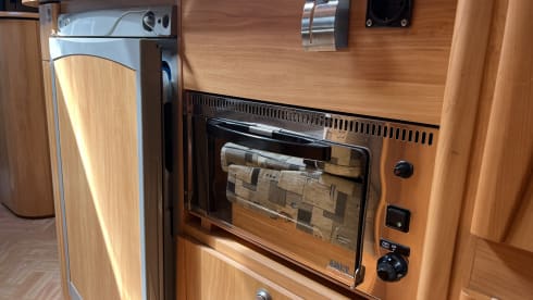 6-sitziger Mercedes-Benz Alcove aus dem Jahr 2002