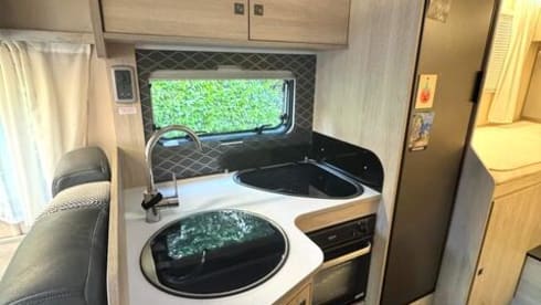 Mary Hen 2 – Autotrail F70 2024 à 6 couchages
