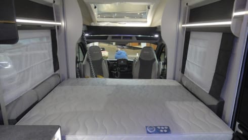 Beautiful recent 2p Chausson 640 semi-integrated from 2021