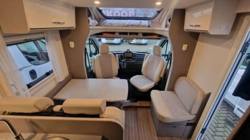 C40 – 4p Ford semi-integrated from 2023