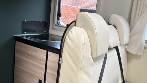 Familie camper – 6p Ford alcove uit 2026