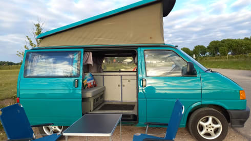 Kermit – Original Volkswagen t4 California 1994 6 persons off-grid