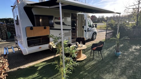 Piloot – Pilote camper - a big people camper! fully furnished!