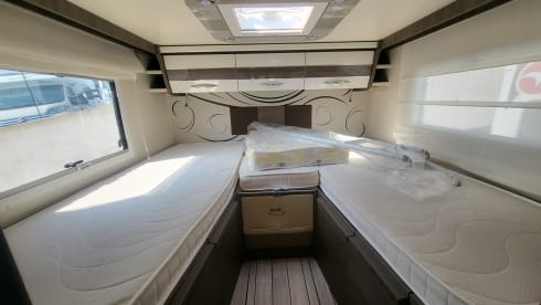2p Challenger bus from 2015
