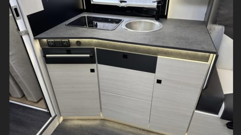TRAVELKEES De Ruimste camper op de markt nu nieuw in de verhuur!  – Nieuw in de verhuur! Chauson 640 titanium premium nagenoeg nieuw! 