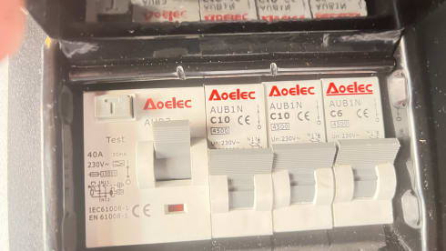 Vanellope – Maak kennis met Vanellope – een moderne VW T6.1 campervan (2020), voldoet aan de ULEZ-normen en biedt slaapgelegenheid voor 4 personen.