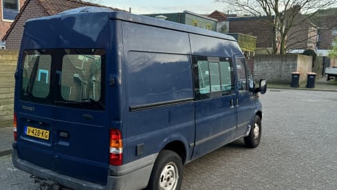 Rendang – Off-Grid Ford Bus Camper - 2p. - for real adventurers