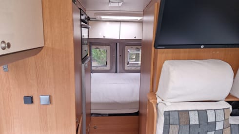 Max – 2/3 berth Fiat Ducato 2010 self contained with H&C water, shower and WC