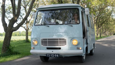 Retro Peugeot J7 with refreshing interior
