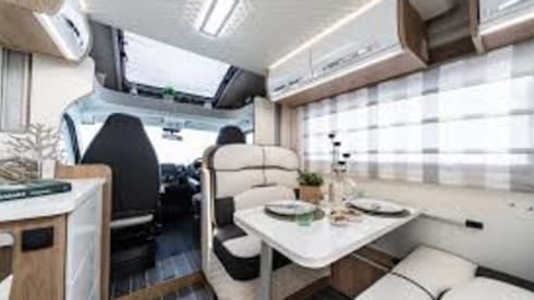 747 – RollerTeam 747 Luxus-Wohnmobil mit 6 Schlafplätzen