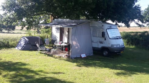 Spacious 4-5 person Hymer (very suitable for young families)
