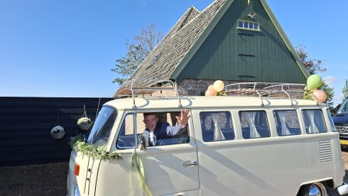 Miss Parel – 2p Volkswagen T2 campervan uit 1981