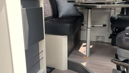 2p Adria Mobil bus uit 2020