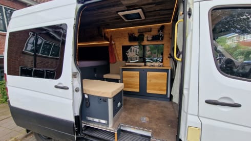 Tough 2 person bus camper - Off-grid