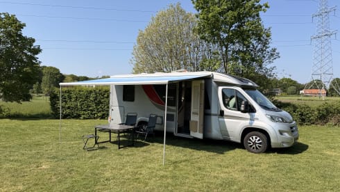 Burstner Nexxo T740 – 3p Bürstner semi-integrated uit 2015