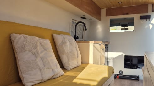 Boxy – Spacious off-grid bus camper 'Boxy' 2/3 pers. (2014)