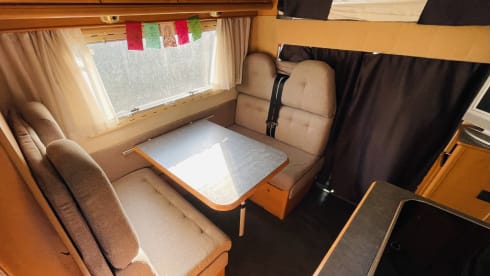 Tante Adria – Nice & spacious Adria camper (6 pers.) With garage, fixed bed and inventory!