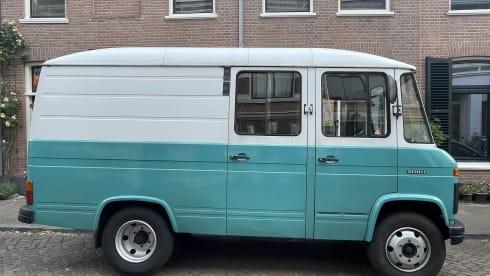 Billie Bob Blauwie – Awesome Mercedes Camper Bus