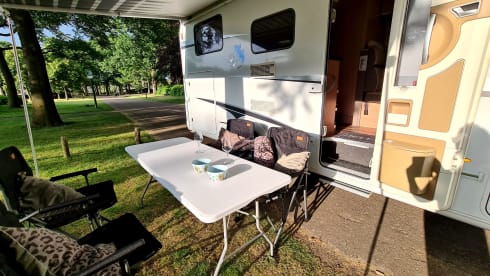 Birdy – Great camper with 4 fixed beds for family or events - XL garage