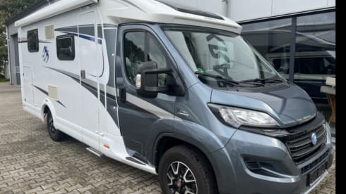 Maudje – Super nice family camper length beds and lifting bed 