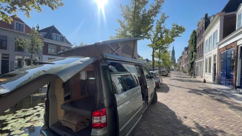 Camper Volkswagen per 4 persone, modello 2026.