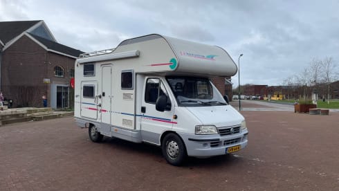 De Grote Vriendelijke Reus – Cozy 4-person family camper