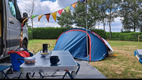 Donna – Adventurous 2p (+2 in tent) Volkswagen bus from 2015