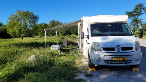 on tour – 4p Renault semi-integrated from 2006
