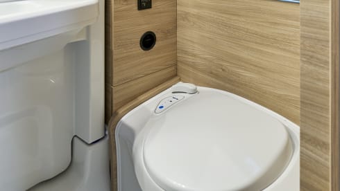 Knaus 640 MEG – 2p Knaus semi-integrated from 2025
