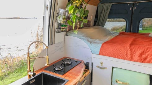 Discover the world! 2 p. Buscamper off-grid, fully equipped.