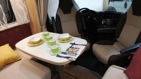 Ons Mieke...  – Rimor seal 695: Cozy mobile home with spacious bedroom.
