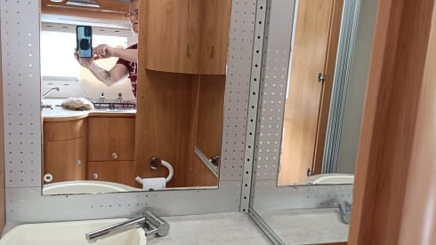 Hymie – Camping-car Hymer 4 places intégré depuis 2007