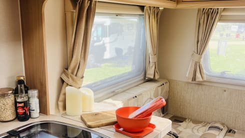 Milo  – 4 berth Peugeot alcove from 2013