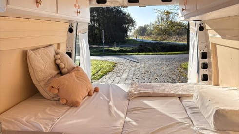 Jopie – 2-seater Mercedes-Benz bus from 2026